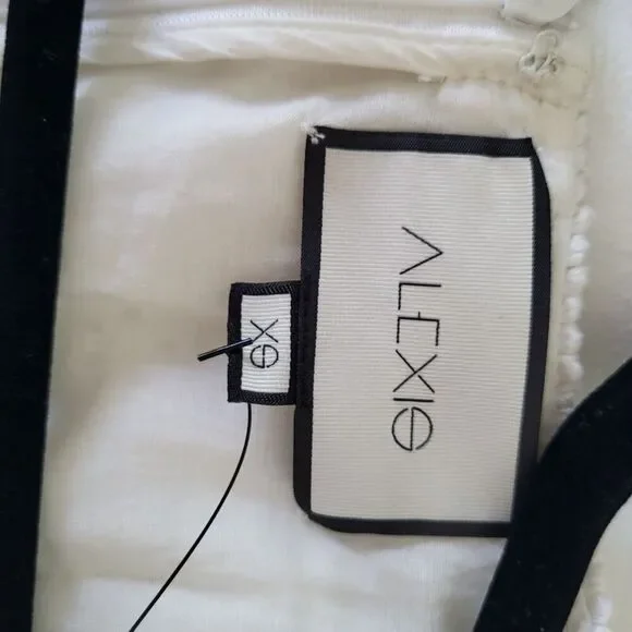 $910 ALEXIS Hedda Embellished Eyelet Maxi Dress Gown Sz XS Boho Bridal R… - Picture 11 of 16